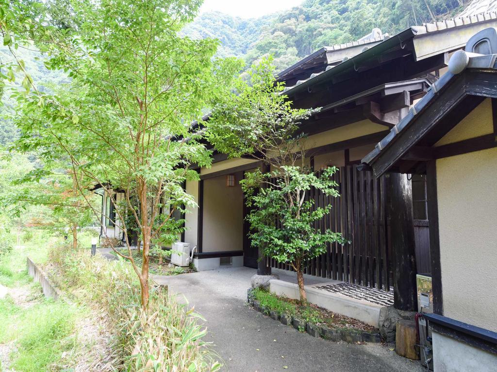 Hotel Yusenkaku Jacuširo Exteriér fotografie